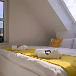 Happy Homes Yellow - Dein Stylisches Design-apartment - Wlan - Netflix - Ps5 - P アパート *