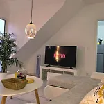 Happy Homes Yellow - Dein Stylisches Design-apartment - Wlan - Netflix - Ps5 - P アパート