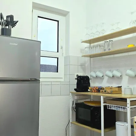 Happy Homes Yellow - Dein Stylisches Design-apartment - Wlan - Netflix - Parkplatz Nidda