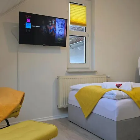 Happy Homes Yellow - Dein Stylisches Design-apartment - Wlan - Netflix - Ps5 - P * Nidda