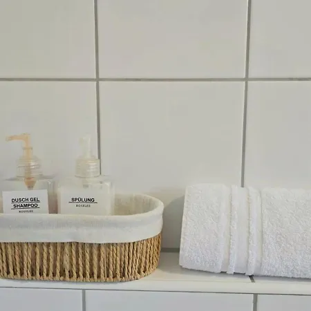 Happy Homes Yellow - Dein Stylisches Design-apartment - Wlan - Netflix - Parkplatz Nidda