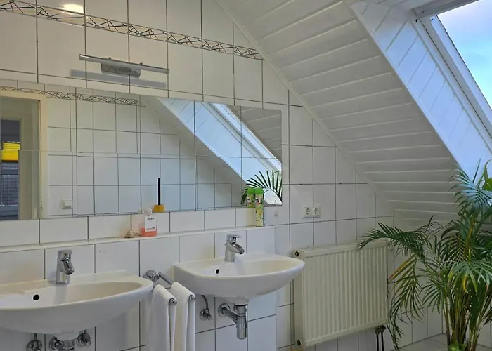 Happy Homes Yellow - Dein Stylisches Design-apartment - Wlan - Netflix - Parkplatz Nidda